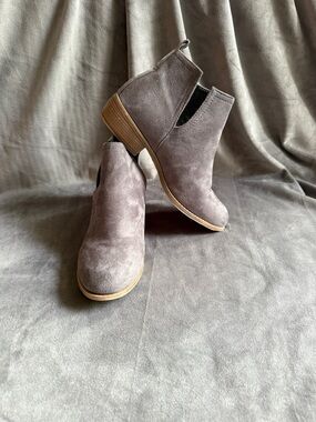 Women’s Taupe/Gray Suede Ankle Booties
